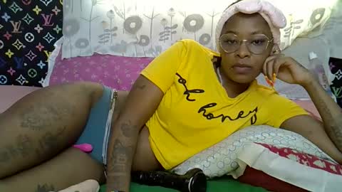 Snapshot of velvet_temptress chatting on September 18, 6:17 am velvet online show from September 18, 6:17 am