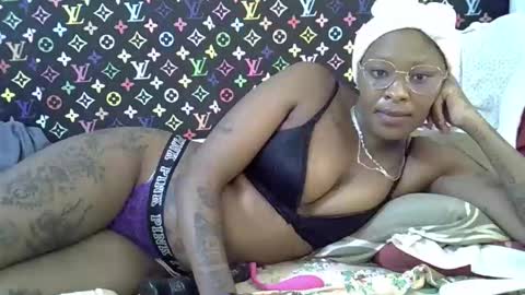 Snapshot of velvet_temptress chatting on October 17, 7:45 am velvet online show from October 17, 7:45 am