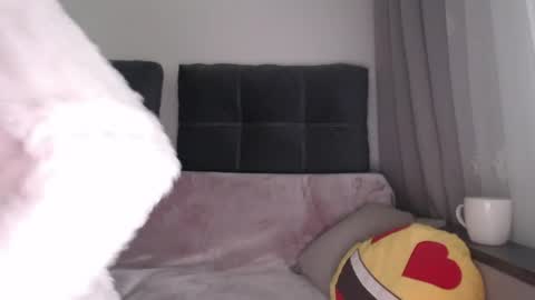 velvetmoon123 online show from May 12, 7:06 am