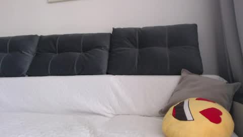 velvetmoon123 online show from May 4, 7:37 am