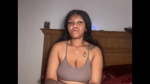 Snapshot of velvette323 chatting on October 26, 12:00 am Velvette online show from October 26, 12:00 am