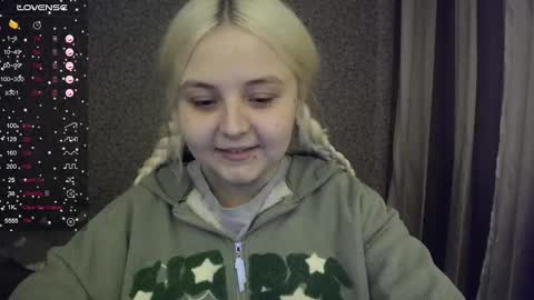Snapshot of vendymories chatting on September 23, 8:37 pm eva 3 online show from September 23, 8:37 pm