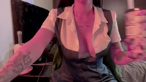 Snapshot of venicebtch666 chatting on October 18, 1:37 pm Lanna   online show from October 18, 1:37 pm