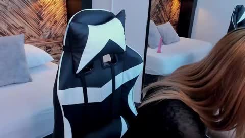 V E N U S  online show from September 23, 7:20 pm