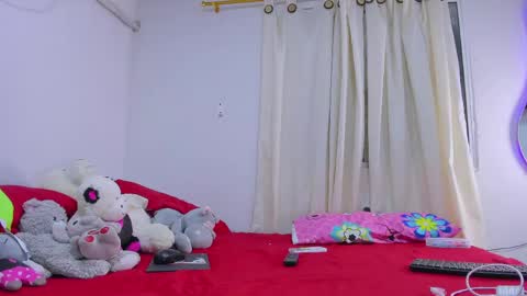 vennuss01 online show from May 5, 10:37 pm
