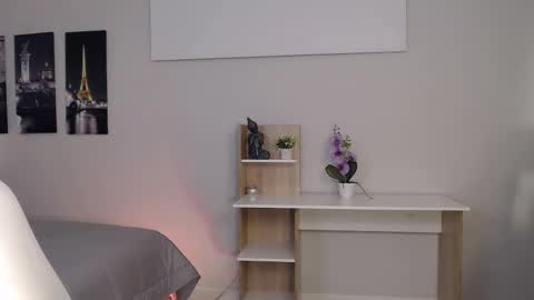 Snapshot of venus_steffen chatting on September 17, 12:41 pm Mia online show from September 17, 12:41 pm