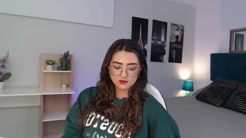 Snapshot of venus_steffen chatting on October 8, 12:55 pm Mia online show from October 8, 12:55 pm