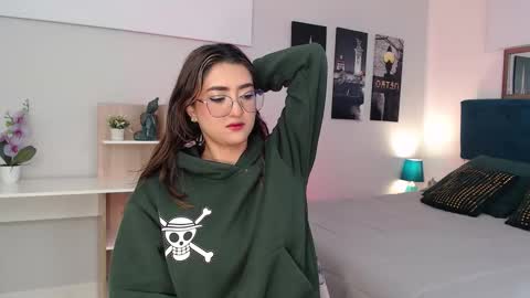 Snapshot of venus_steffen chatting on October 14, 12:30 pm Mia online show from October 14, 12:30 pm