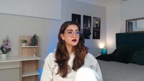 Snapshot of venus_steffen chatting on September 18, 12:42 pm Mia online show from September 18, 12:42 pm