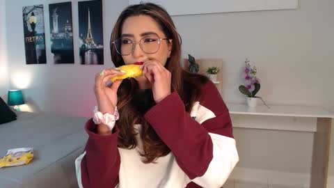 Snapshot of venus_steffen chatting on September 13, 12:40 pm Mia online show from September 13, 12:40 pm