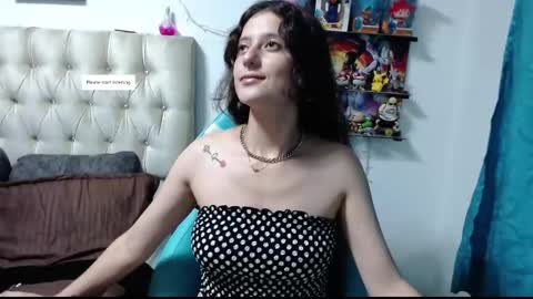 Snapshot of venusandfantashi_gh1 chatting on February 16, 10:54 pm venusHelp me reach 100 like honey online show from February 16, 10:54 pm