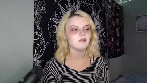 Snapshot of venusastar chatting on September 23, 3:33 am Miss Venus online show from September 23, 3:33 am
