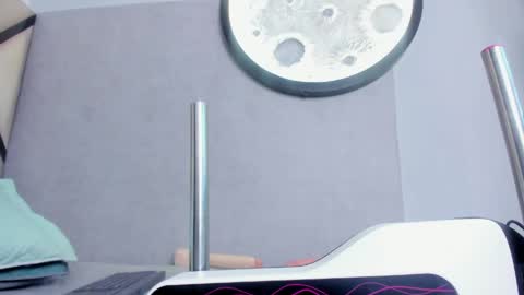 venuss_03 online show from April 11, 6:40 am