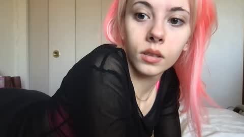 venustheflytrap online show from April 6, 5:03 pm