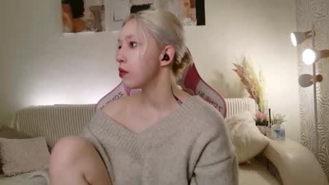 Snapshot of vergin_smell chatting on October 18, 6:28 am Mia online show from October 18, 6:28 am