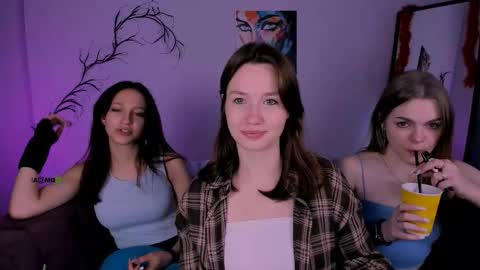 Ronni online show from November 22, 8:18 pm