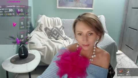 Snapshot of veronicagilbert chatting on October 3, 5:59 am Helen online show from October 3, 5:59 am