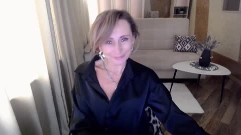 Snapshot of veronicagilbert chatting on February 28, 8:20 am Helen online show from February 28, 8:20 am