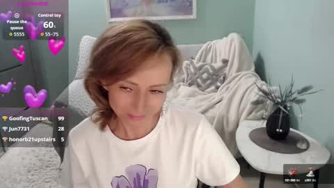 Snapshot of veronicagilbert chatting on October 5, 6:44 am Helen online show from October 5, 6:44 am