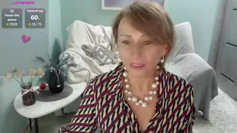 Snapshot of veronicagilbert chatting on September 11, 6:14 am Helen online show from September 11, 6:14 am