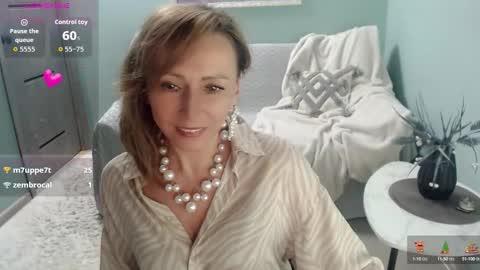 Snapshot of veronicagilbert chatting on October 17, 5:44 am Helen online show from October 17, 5:44 am