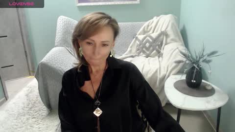 Snapshot of veronicagilbert chatting on September 30, 7:52 am Helen online show from September 30, 7:52 am