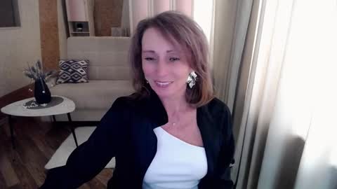 Snapshot of veronicagilbert chatting on February 18, 9:21 am Helen online show from February 18, 9:21 am