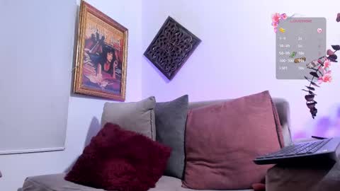 Snapshot of veronicagilss chatting on February 25, 6:44 pm Veronica Gills online show from February 25, 6:44 pm