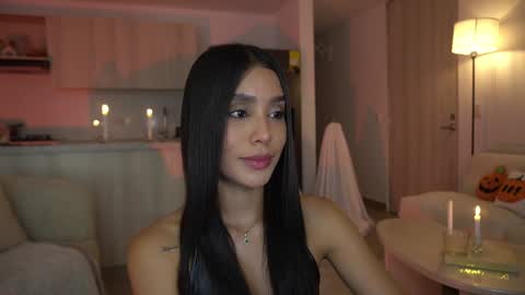 Snapshot of veroniqe_lounge chatting on October 20, 2:38 am V A L help me reach 100likes online show from October 20, 2:38 am