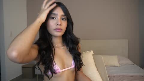 Snapshot of veroniqe_lounge chatting on October 15, 8:53 pm V A L help me reach 100likes online show from October 15, 8:53 pm