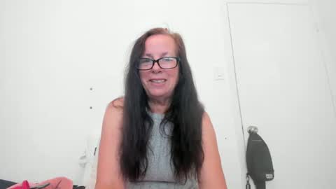 verysassypeachgoddess online show from May 26, 1:50 pm