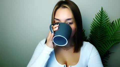 Ana online show from November 9, 8:44 pm