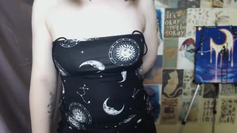 veryveryvery_shy online show from March 12, 9:34 am