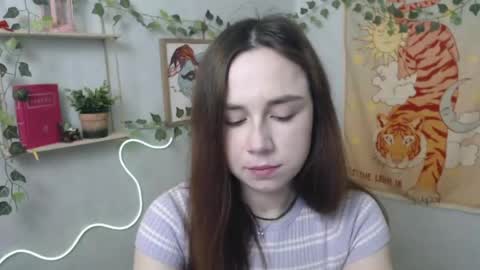 veryveryvery_shy online show from April 14, 5:44 am