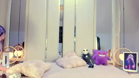 Vesper Velvet  online show from September 11, 8:10 pm