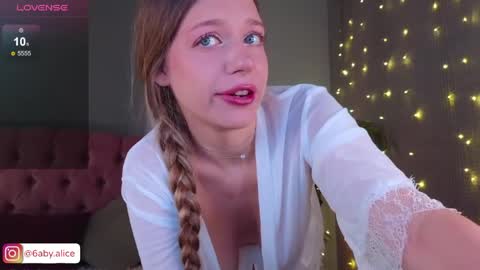 Alice  please dont forget to thumbs up me  online show from April 7, 5:31 am