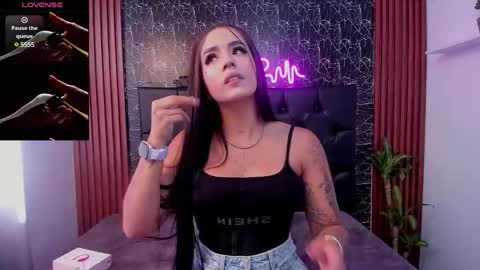 Snapshot of vichy_evans chatting on January 22, 7:45 pm Vichy Everyday From 1400 to 2130 Col Time online show from January 22, 7:45 pm