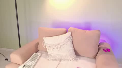 Amy online show from March 1, 6:01 pm