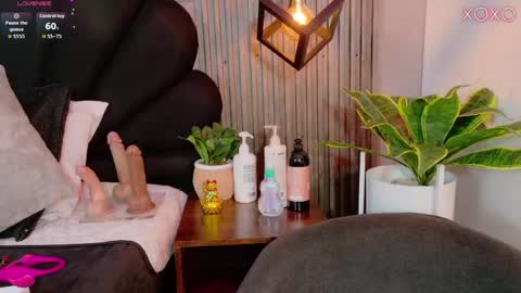 vicky_lopezz_ online show from June 2, 2:24 am