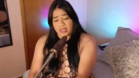 Victoria Serna  online show from January 9, 10:59 pm