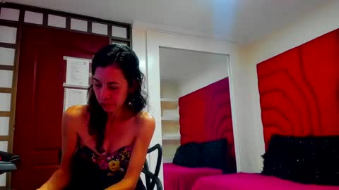 Victoria  grey  online show from May 28, 7:56 pm