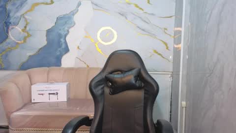 victoria_castillo_b online show from March 28, 1:01 pm