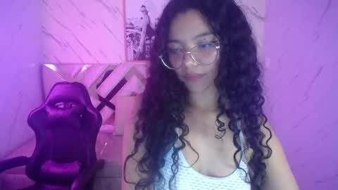 Snapshot of victoria_castillo_b chatting on March 12, 3:13 am victoria_castillo_b online show from March 12, 3:13 am