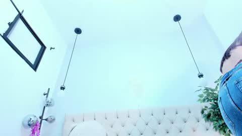 Victoria online show from November 17, 9:17 pm