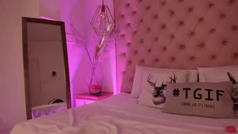 Snapshot of victoria_kitt chatting on February 25, 7:16 pm victoria_kitt online show from February 25, 7:16 pm