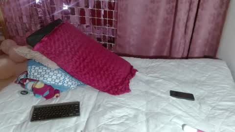 Snapshot of victoria_miler chatting on February 23, 11:47 pm VICKY online show from February 23, 11:47 pm