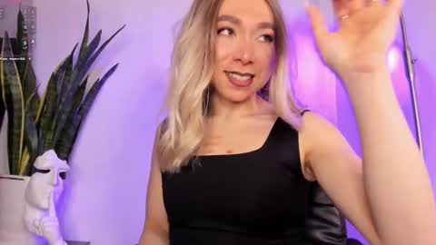 D A N I online show from November 2, 2:11 am