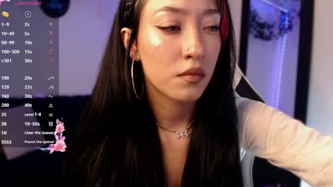 Victoria  online show from May 26, 11:00 pm