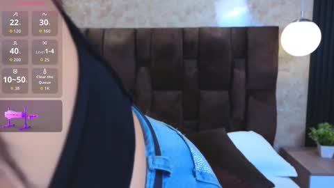 Victoria Andrade online show from March 15, 1:14 pm