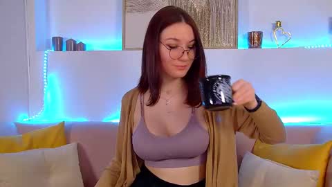 Snapshot of victoriaardern chatting on March 4, 6:37 am Victoria online show from March 4, 6:37 am